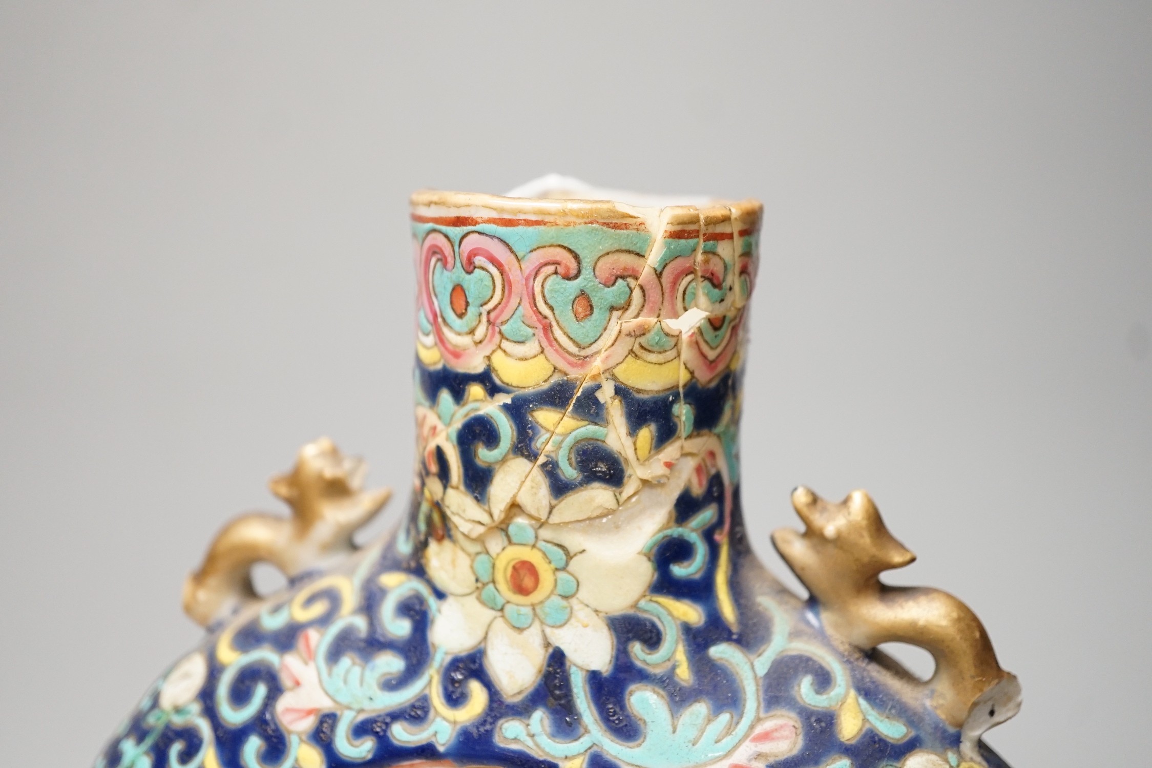 A Chinese enamelled porcelain moonflask, Tongzhi period and a Republic period millefleur dish, vase 24.5cms